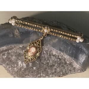 Vintage Cameo & Pearl Bar Brooch Tie Pin Lovely & Ladylike Costume Jewelry